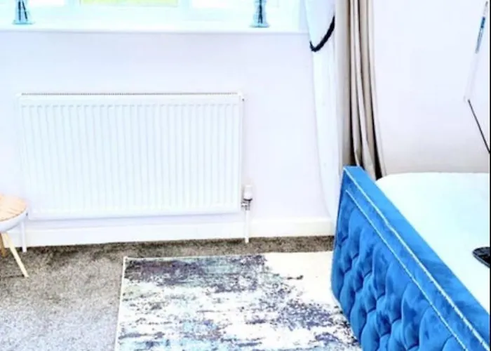 Проживание в семье Feel, Comfort Манчестер