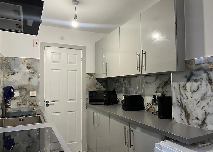 Modern Near Etihad Stadium & C O-op Live Daire *