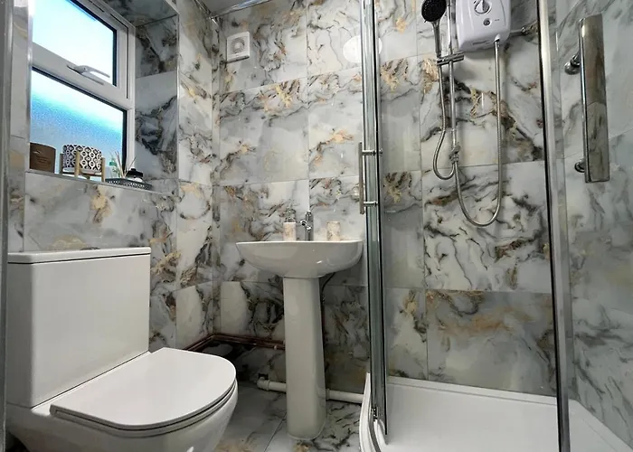 Modern Near Etihad Stadium & C O-op Live * 맨체스터