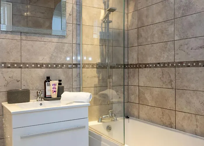 Daire Sleeps 6 Stunning 2 Bed By Superhost *