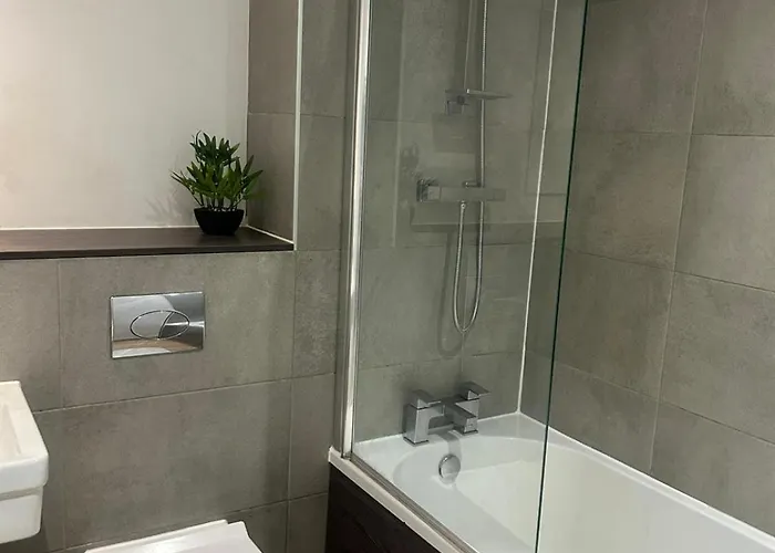 Cozy, Stylish Modern 2 Bedroom Entire Flat