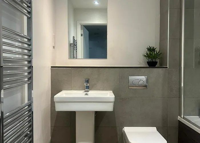 Cozy, Stylish Modern 2 Bedroom Entire Flat *