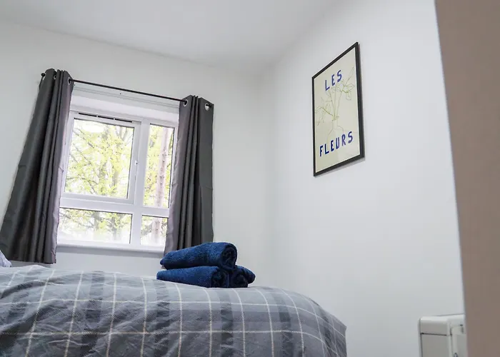 Stunning Modern 2 Bed Apartment, With Parking, Close To Town 아파트 *