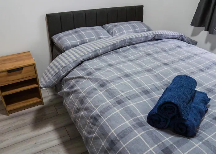 Apartment Stunning Modern 3 Bed, 2 Bedroom - Secure Parking - Close To Centre And Old Trafford Manchester