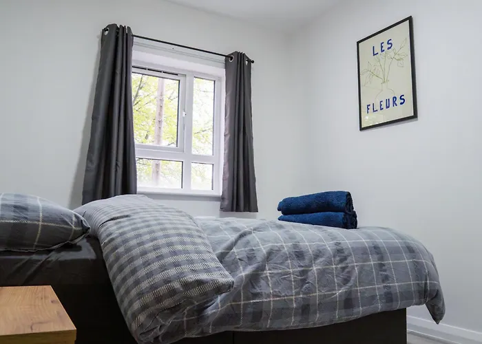 Stunning Modern 3 Bed, 2 Bedroom - Secure Parking - Close To Centre And Old Trafford * Manchester