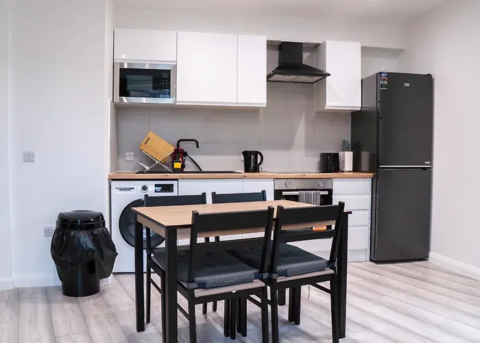 Stunning Modern 2 Bed Apartment, With Parking, Close To Town 아파트 *