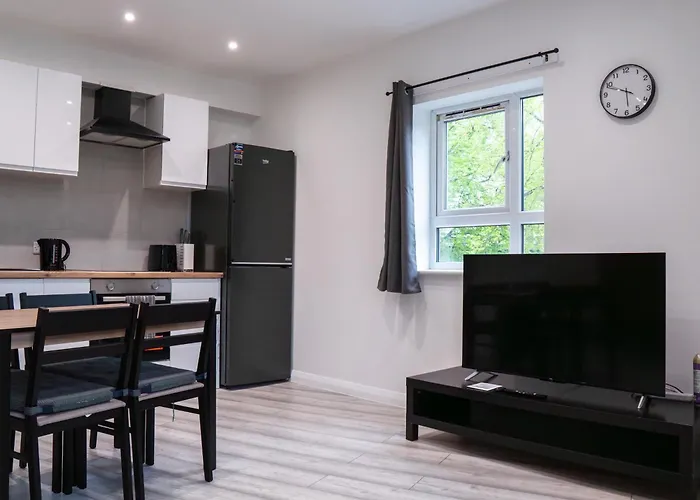 Stunning Modern 3 Bed, 2 Bedroom - Secure Parking - Close To Centre And Old Trafford Mánchester