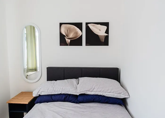 2 Bedroom Denton, Suitable For Professionals Needing A Peaceful Work Environment Apartmán