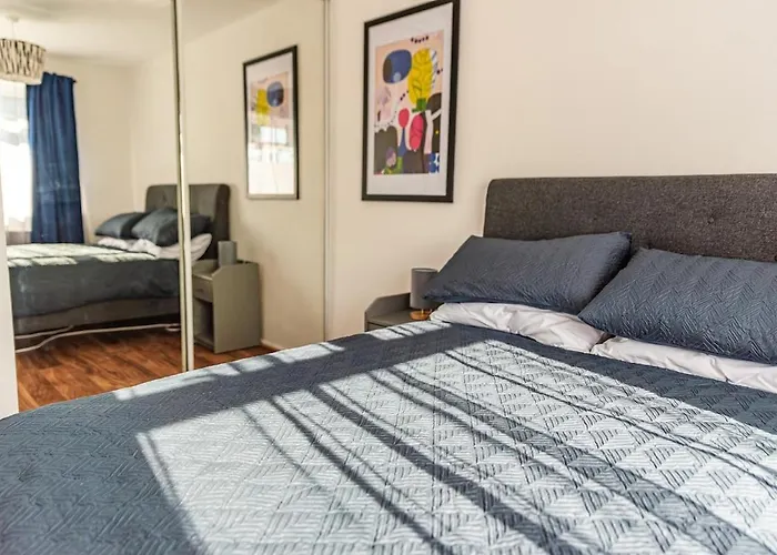 2 Bedroom Denton, Suitable For Professionals Needing A Peaceful Work Environment Apartamento