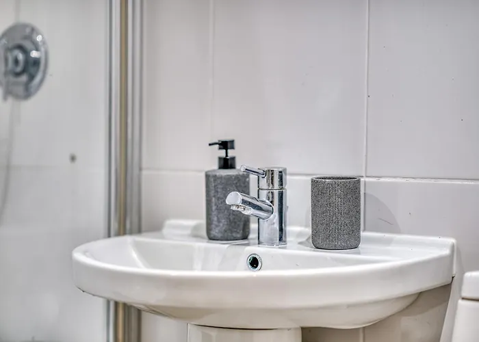 Apartment 2br Flat - Free Parking - Old Trafford - Weekly Rates