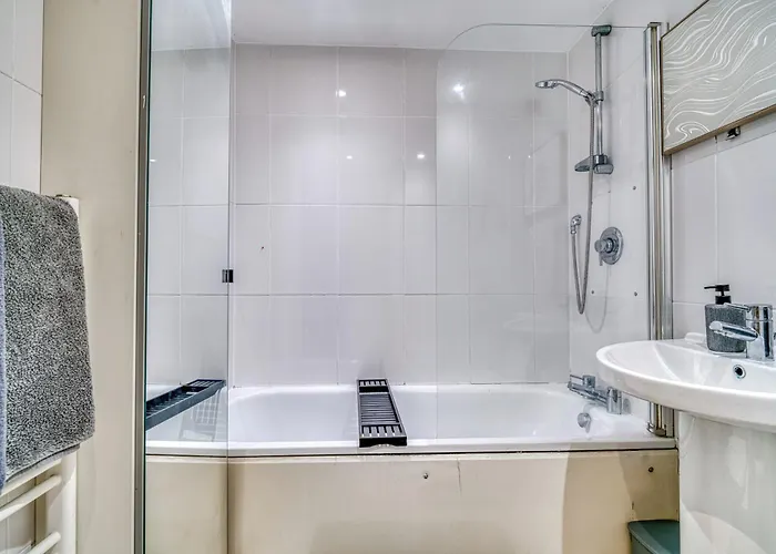 2br Flat - Free Parking - Old Trafford - Weekly Rates 아파트 *