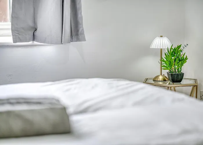 2br Flat - Free Parking - Old Trafford - Weekly Rates