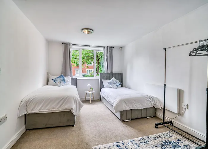 2br Flat - Free Parking - Old Trafford - Weekly Rates Manchester