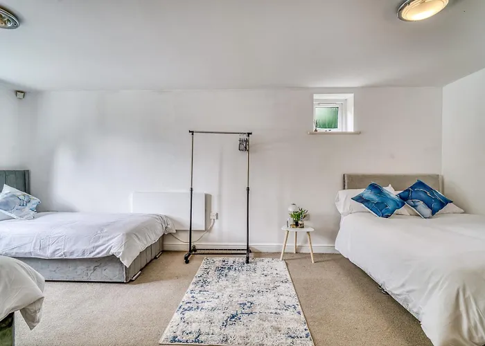 Modern 2br With Free Parking Sleeps 8 Walk To Old Trafford *