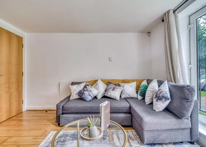 2br Flat - Free Parking - Old Trafford - Weekly Rates Manchester