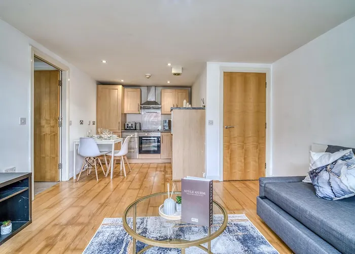 2br Flat - Free Parking - Old Trafford - Weekly Rates Apartment