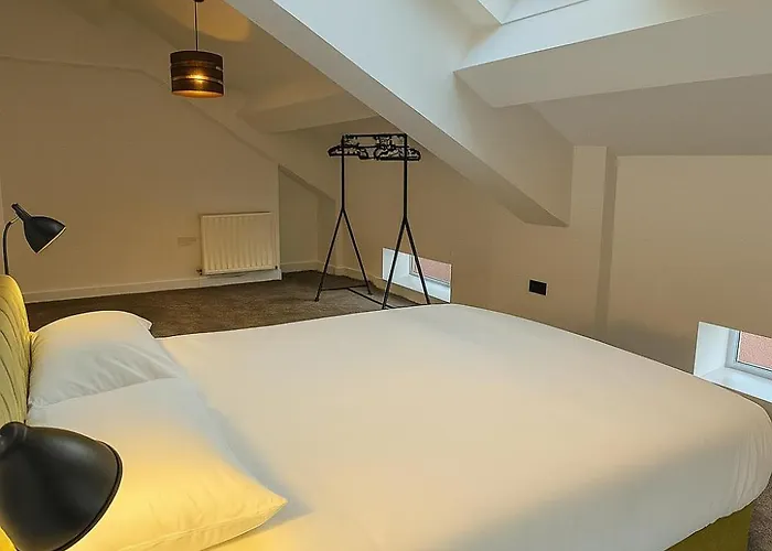 Kehoe's Penthouse Near Etihad Stadium & Coop Live Arena Sleeps 4 *