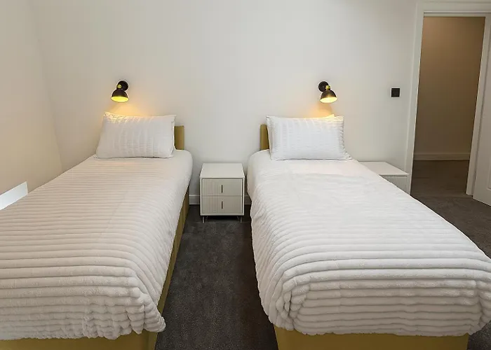 Kehoe's Penthouse Near Etihad Stadium & Coop Live Arena Sleeps 4