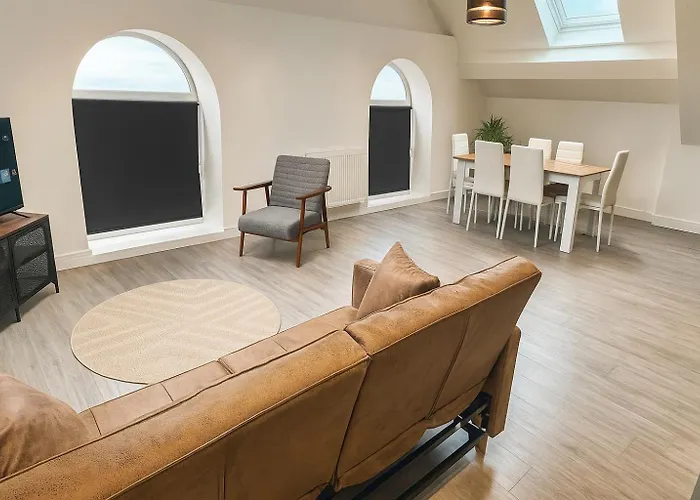 Kehoe's Penthouse Near Etihad Stadium & Coop Live Arena Sleeps 4 *