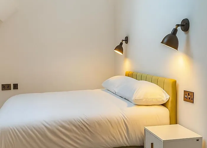 Kehoe's Penthouse Near Etihad Stadium & Coop Live Arena Sleeps 4