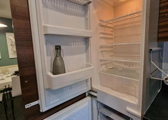 Luxury 4 Bed Home, Garden, Parking, 3 Baths Tatil Evi *