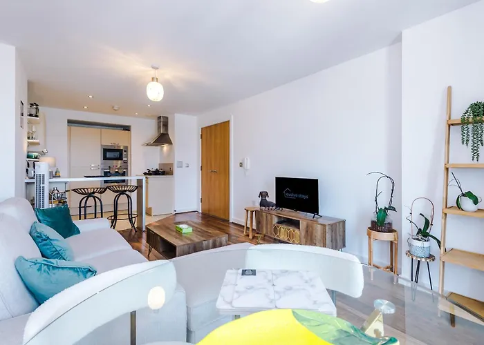 Elegant 2br Flat Near Northern Quarter