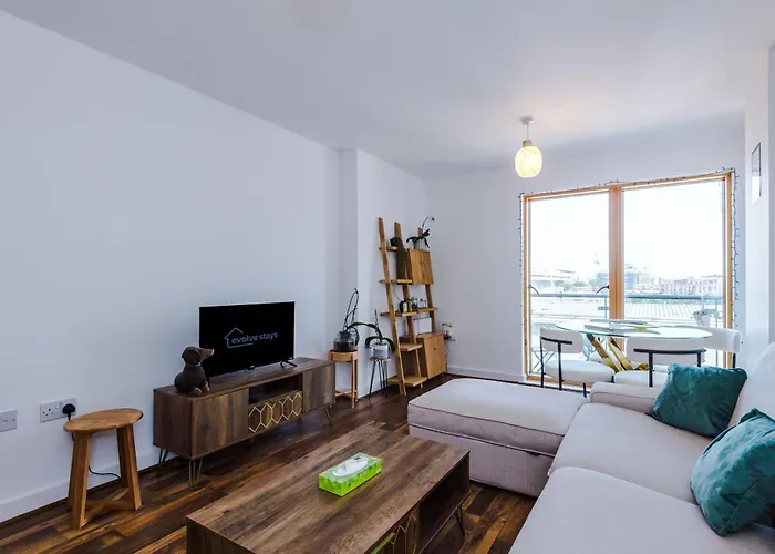 Elegant 2br Flat Near Northern Quarter