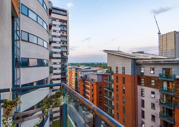 Elegant 2br Flat Near Northern Quarter