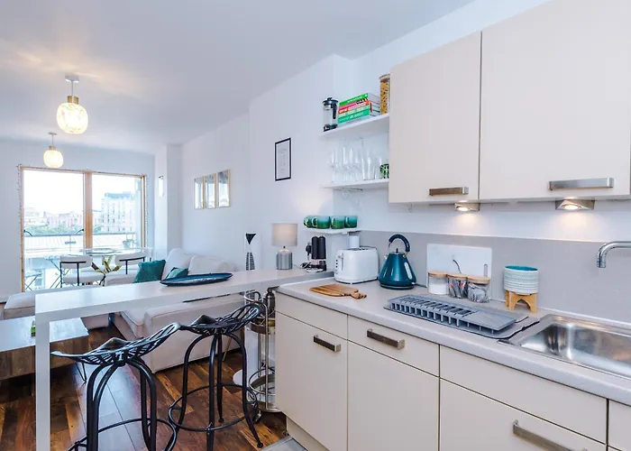 Elegant 2br Flat Near Northern Quarter 아파트