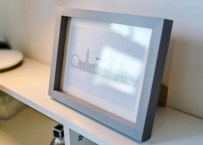 Elegant 2br Flat Near Northern Quarter