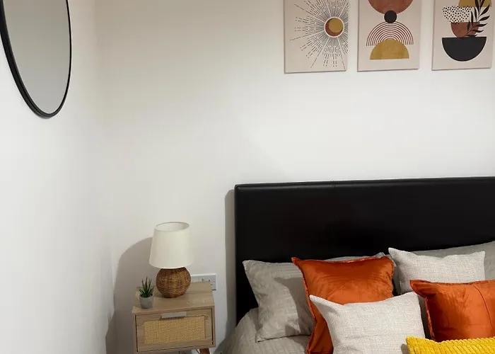 아파트 Luxury And Cosy Near Old Trafford M16 ,free Private Parking,fast Wi-fi,self Check-in Anytime Perfect For Late Arrivals, 5 Minutes To Old Trafford Stadium