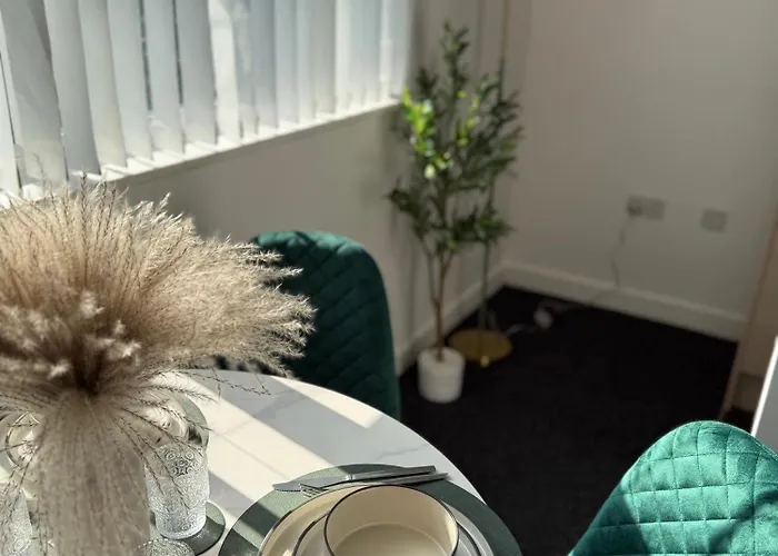 Luxury And Cosy Near Old Trafford M16 ,free Private Parking,fast Wi-fi,self Check-in Anytime Perfect For Late Arrivals, 5 Minutes To Old Trafford Stadium Манчестер