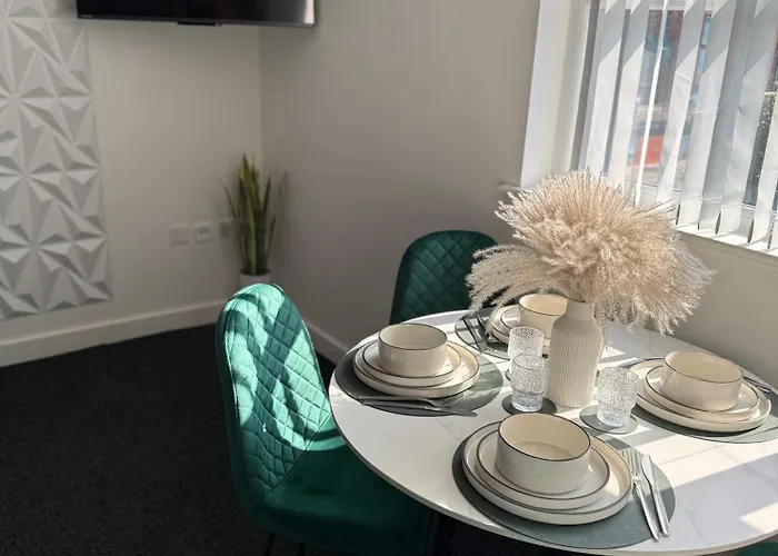 Luxury And Cosy Near Old Trafford M16 ,free Private Parking,fast Wi-fi,self Check-in Anytime Perfect For Late Arrivals, 5 Minutes To Old Trafford Stadium * Манчестер
