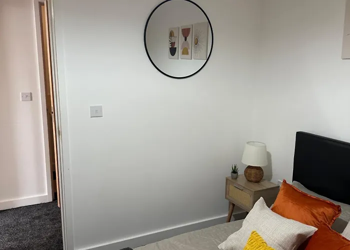 아파트 Luxury And Cosy Near Old Trafford M16 ,free Private Parking,fast Wi-fi,self Check-in Anytime Perfect For Late Arrivals, 5 Minutes To Old Trafford Stadium *