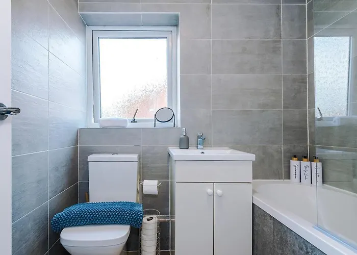 New! 2br With Parking, Near Manchester