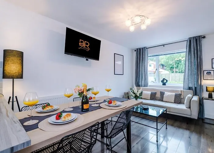 Vakantiehuis New! 2br With Parking, Near