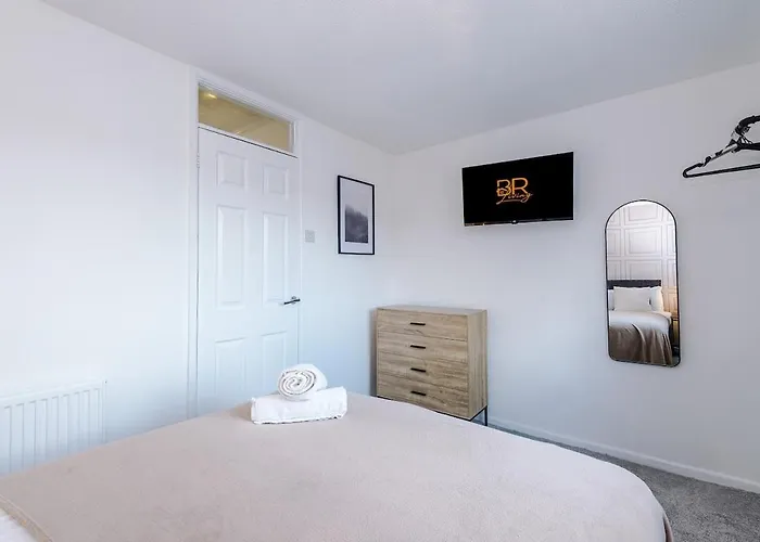 Vakantiehuis New! 2br With Parking, Near Manchester