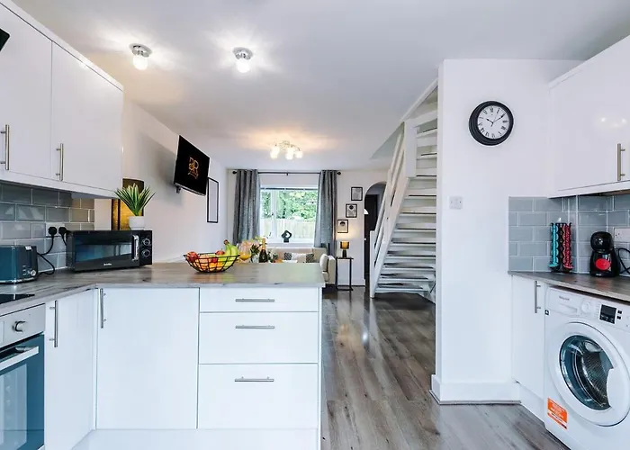 Vakantiehuis New! 2br With Parking, Near *