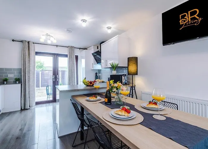 Vakantiehuis New! 2br With Parking, Near Manchester