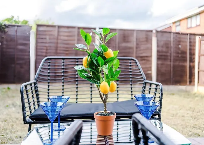 New! 2br With Parking, Near *