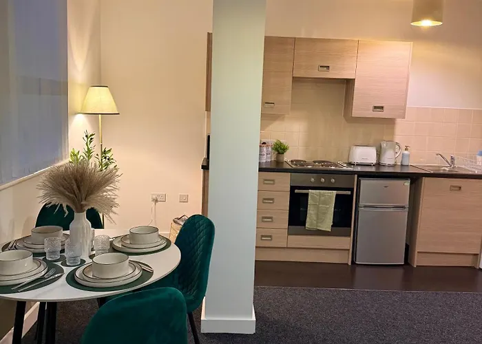 Luxury And Cosy Near Old Trafford M16 ,free Private Parking,fast Wi-fi,self Check-in Anytime Perfect For Late Arrivals, 5 Minutes To Old Trafford Stadium 맨체스터