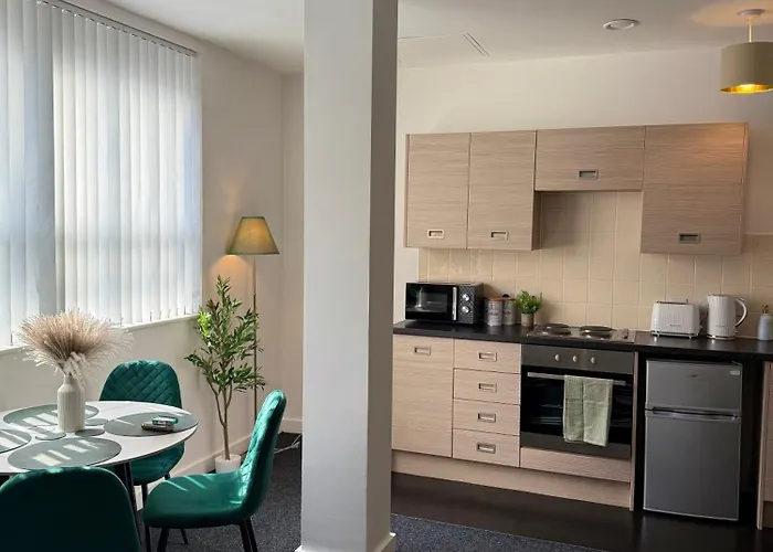 Luxury And Cosy Near Old Trafford M16 ,free Private Parking,fast Wi-fi,self Check-in Anytime Perfect For Late Arrivals, 5 Minutes To Old Trafford Stadium * 맨체스터