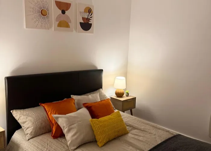 아파트 Luxury And Cosy Near Old Trafford M16 ,free Private Parking,fast Wi-fi,self Check-in Anytime Perfect For Late Arrivals, 5 Minutes To Old Trafford Stadium *