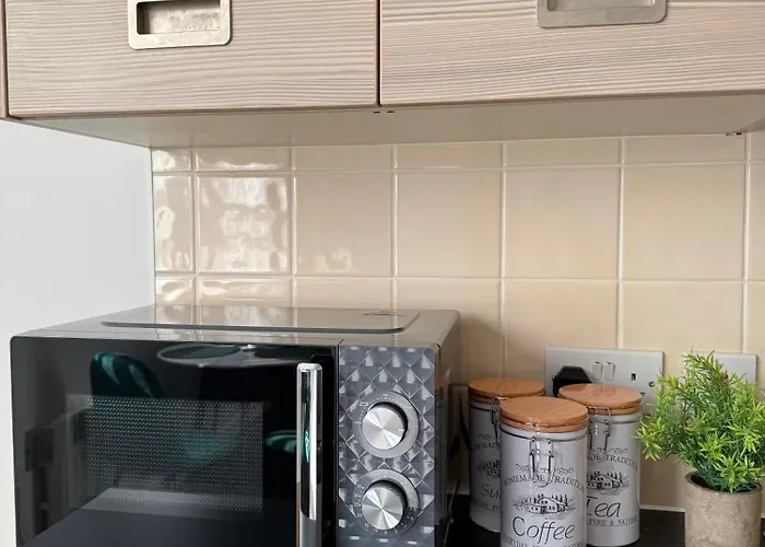 Luxury And Cosy Near Old Trafford M16 ,free Private Parking,fast Wi-fi,self Check-in Anytime Perfect For Late Arrivals, 5 Minutes To Old Trafford Stadium