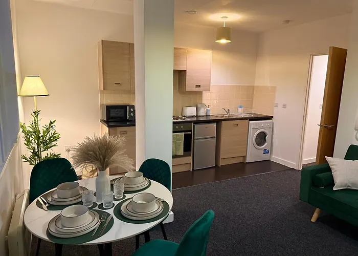 Luxury And Cosy Near Old Trafford M16 ,free Private Parking,fast Wi-fi,self Check-in Anytime Perfect For Late Arrivals, 5 Minutes To Old Trafford Stadium *