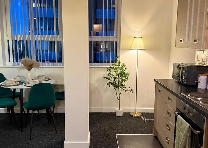 Luxury And Cosy Near Old Trafford M16 ,free Private Parking,fast Wi-fi,self Check-in Anytime Perfect For Late Arrivals, 5 Minutes To Old Trafford Stadium Апартаменты