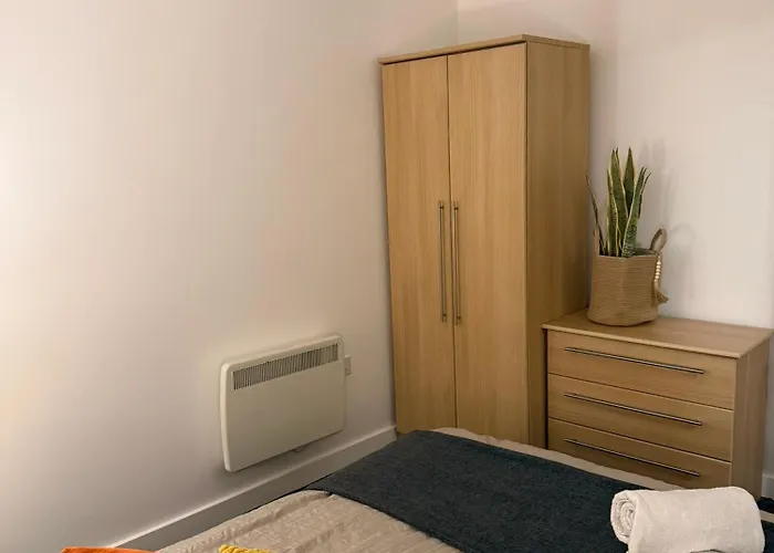 Luxury And Cosy Near Old Trafford M16 ,free Private Parking,fast Wi-fi,self Check-in Anytime Perfect For Late Arrivals, 5 Minutes To Old Trafford Stadium Манчестер