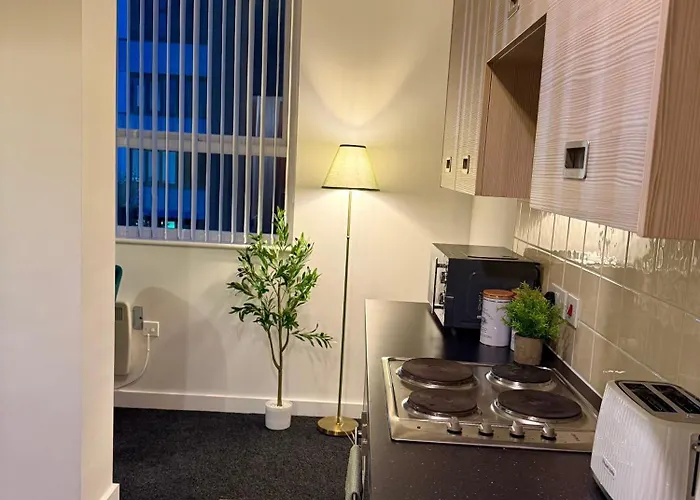 Апартаменты Luxury And Cosy Near Old Trafford M16 ,free Private Parking,fast Wi-fi,self Check-in Anytime Perfect For Late Arrivals, 5 Minutes To Old Trafford Stadium *