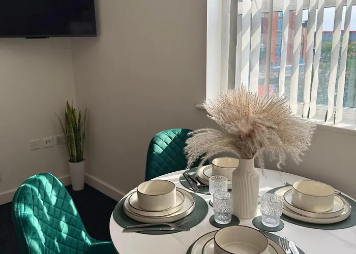 Апартаменты Luxury And Cosy Near Old Trafford M16 ,free Private Parking,fast Wi-fi,self Check-in Anytime Perfect For Late Arrivals, 5 Minutes To Old Trafford Stadium Манчестер