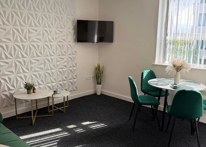 Luxury And Cosy Near Old Trafford M16 ,free Private Parking,fast Wi-fi,self Check-in Anytime Perfect For Late Arrivals, 5 Minutes To Old Trafford Stadium 맨체스터